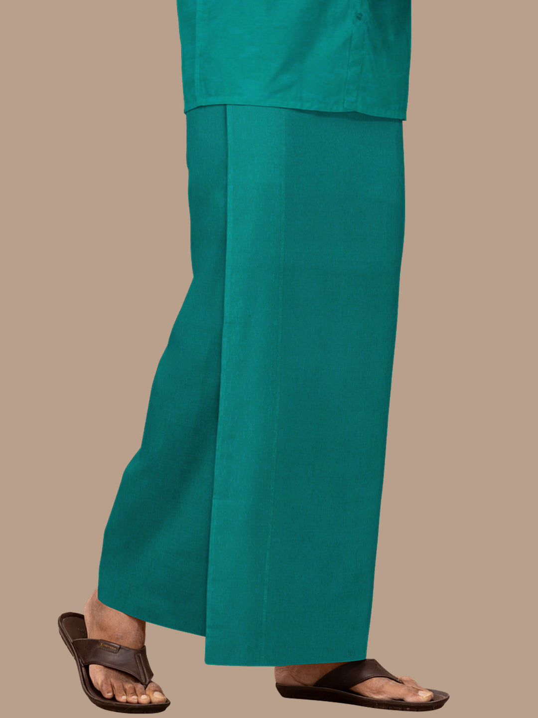 Men 100% Cotton Single Layer Green Dhoti with Assorted Border Poojan Paramas