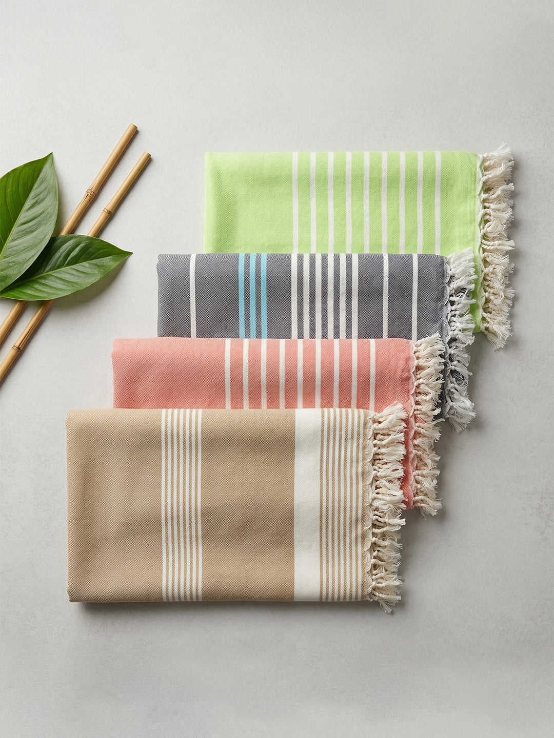 Premium Bamboo Bath Towel – Hypoallergenic with Towel Bag | UPF 50+ UV-Treated Fabric, 98% Protection