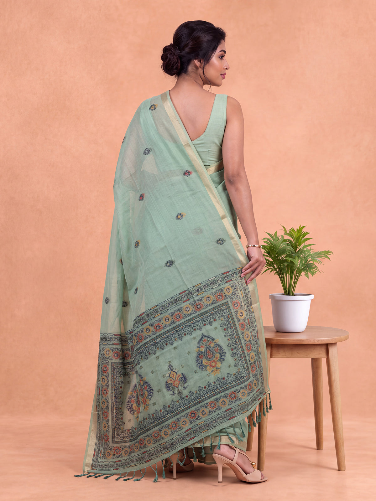 Women Spun Poly Green Floral Printed Saree SP29
