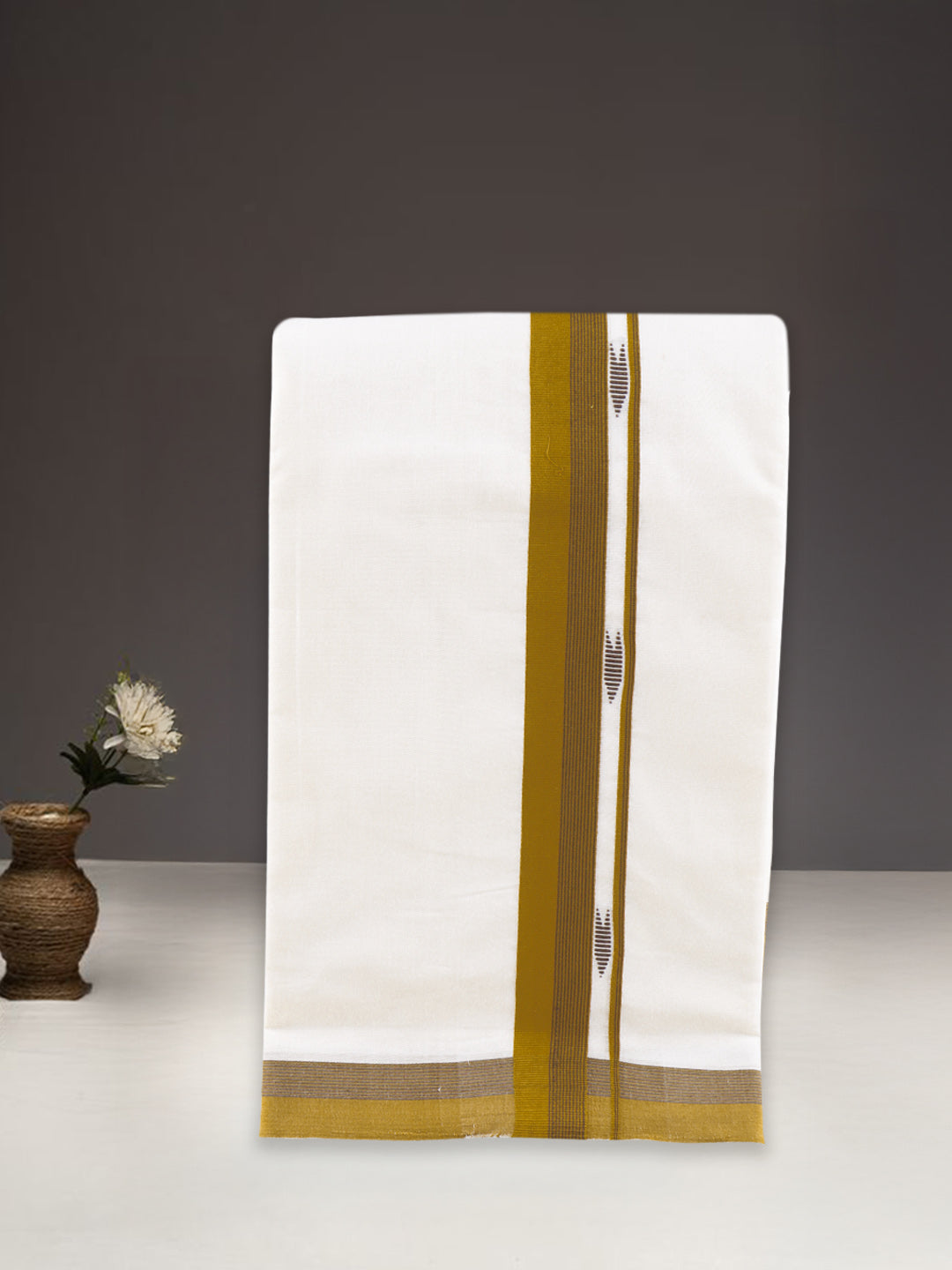 Men Premium Cotton Fancy Border Handloom Dhoti HLM33