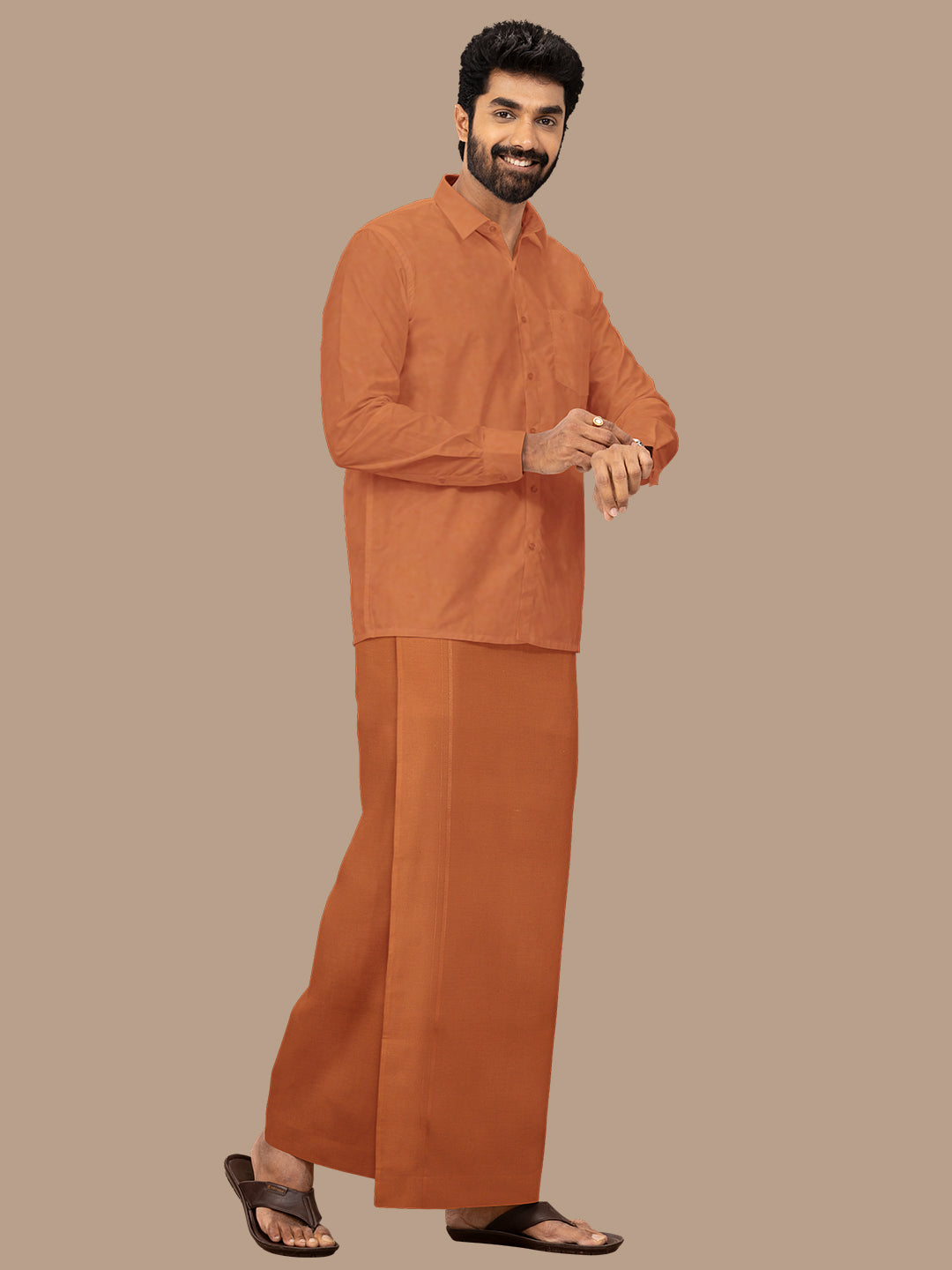 Men 100% Cotton Single Layer Dark Kaavi Dhoti with Assorted Border Poojan Paramas