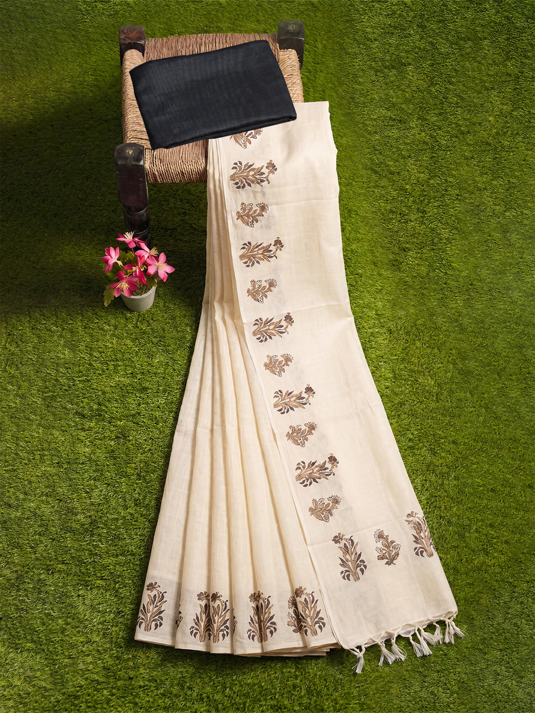 Women Pure Cotton Off White Saree PCS264