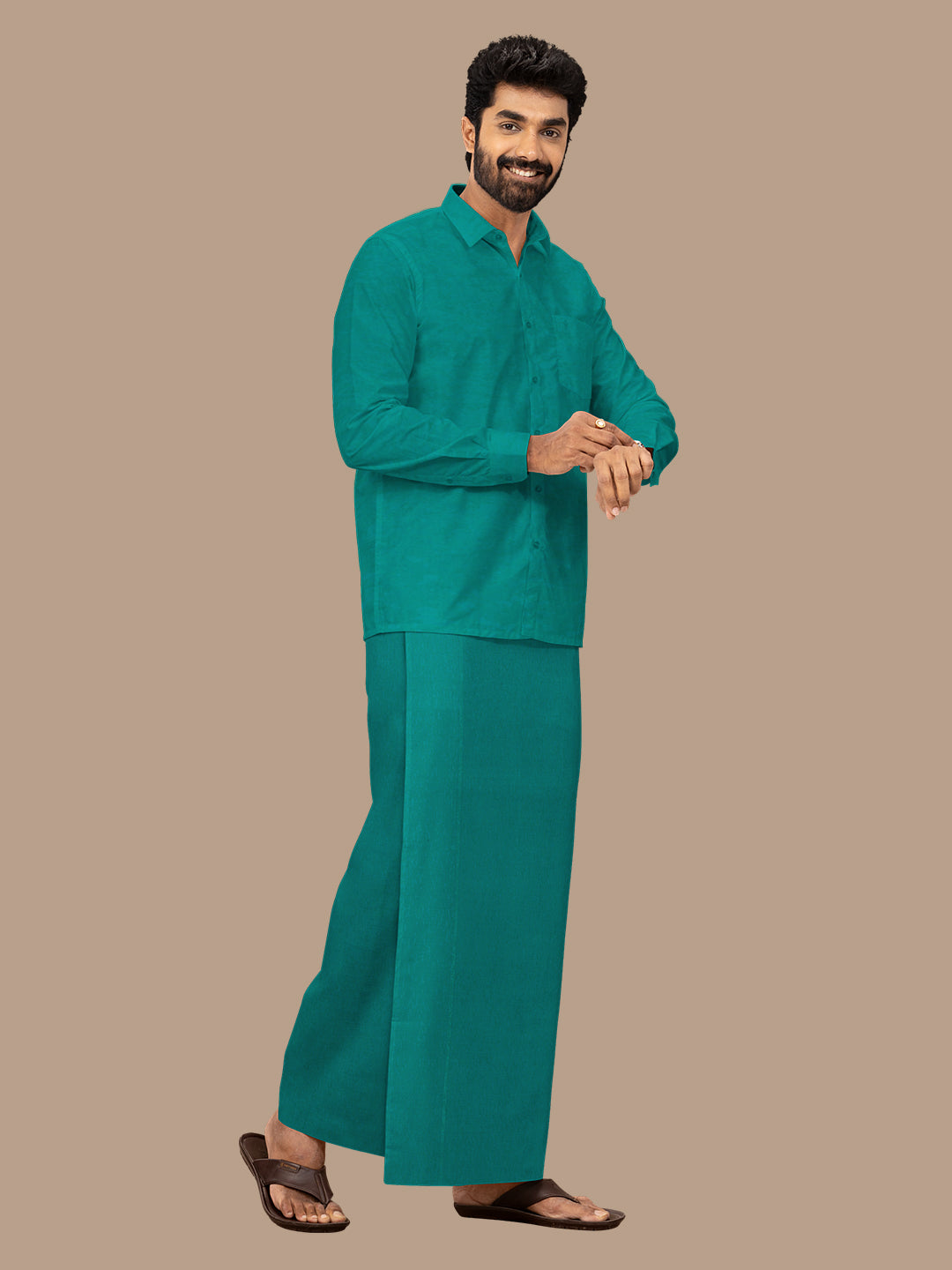 Men 100% Cotton Single Layer Green Dhoti with Assorted Border Poojan Paramas