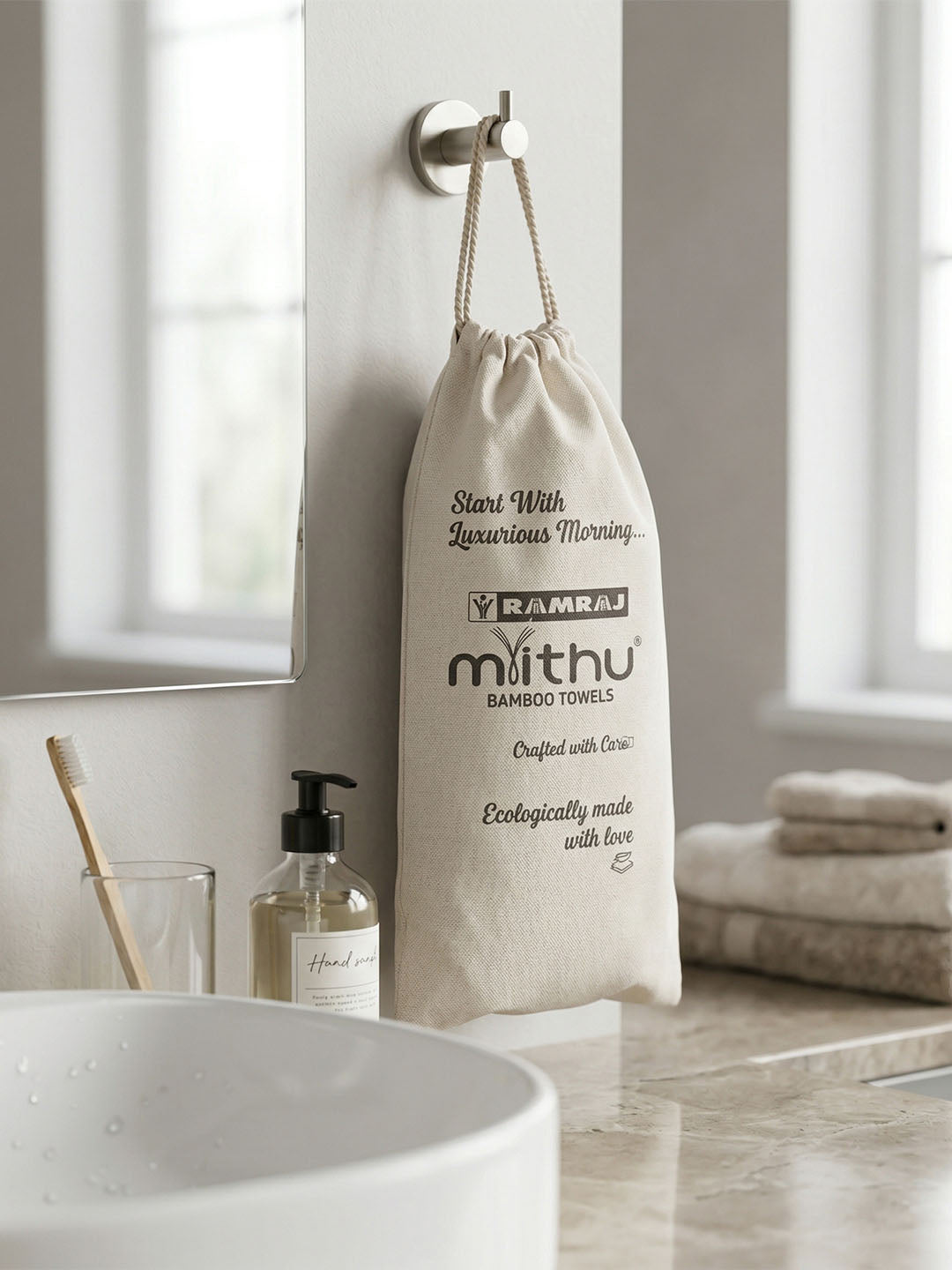 Premium Bamboo Bath Towel – Hypoallergenic with Towel Bag | UPF 50+ UV-Treated Fabric, 98% Protection