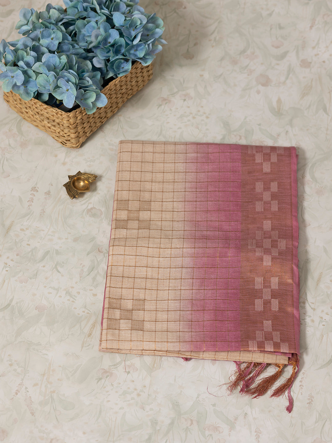 Women Pink Semi Linen Checked Saree SL203
