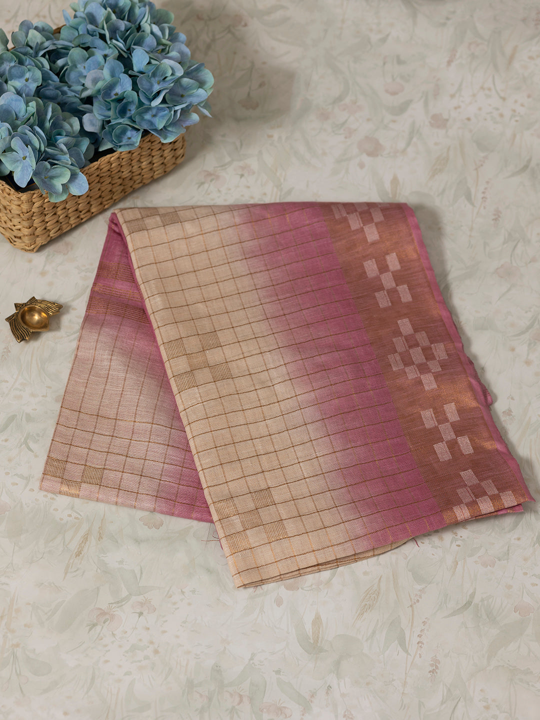 Women Pink Semi Linen Checked Saree SL203