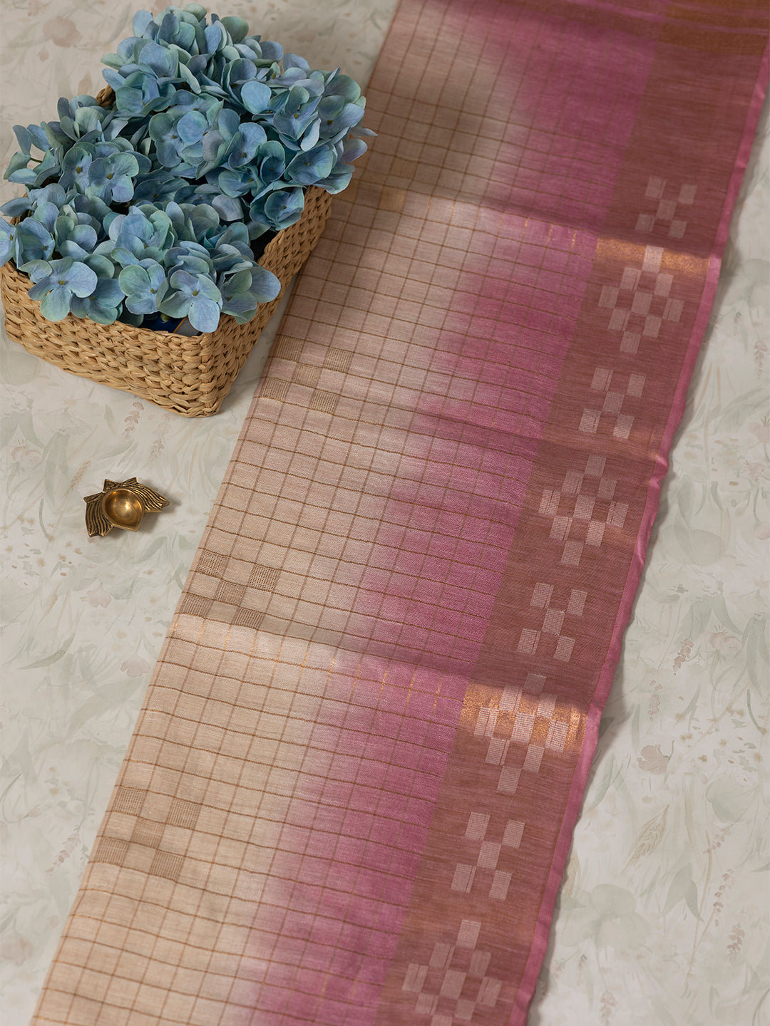 Women Pink Semi Linen Checked Saree SL203