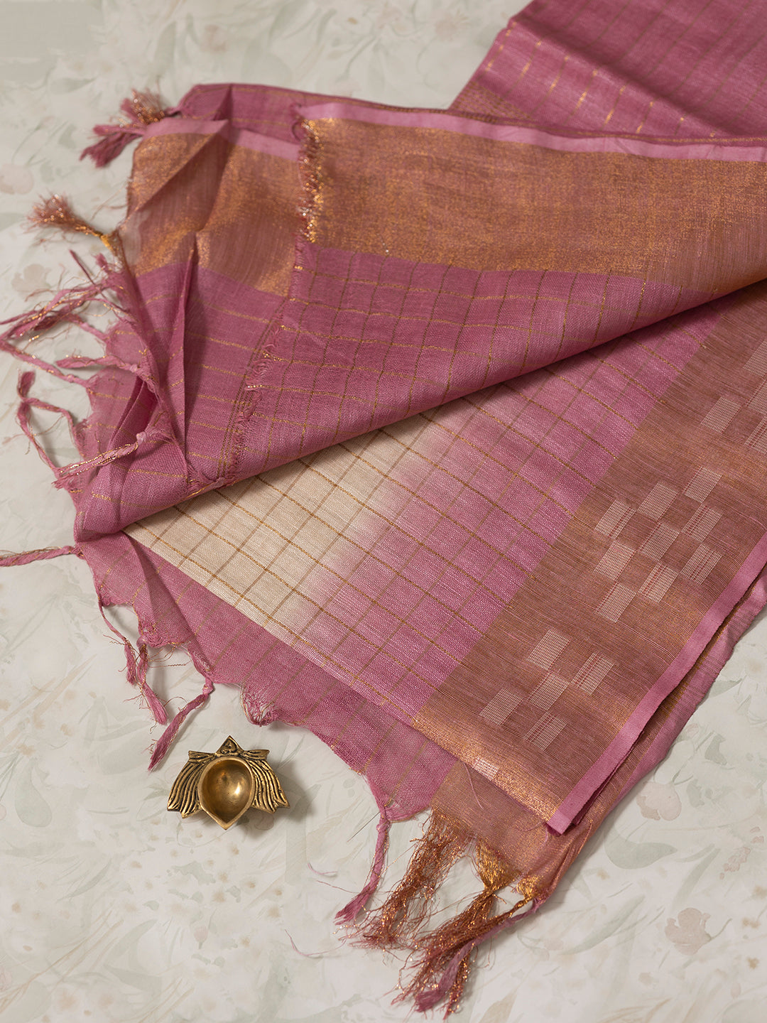 Women Pink Semi Linen Checked Saree SL203