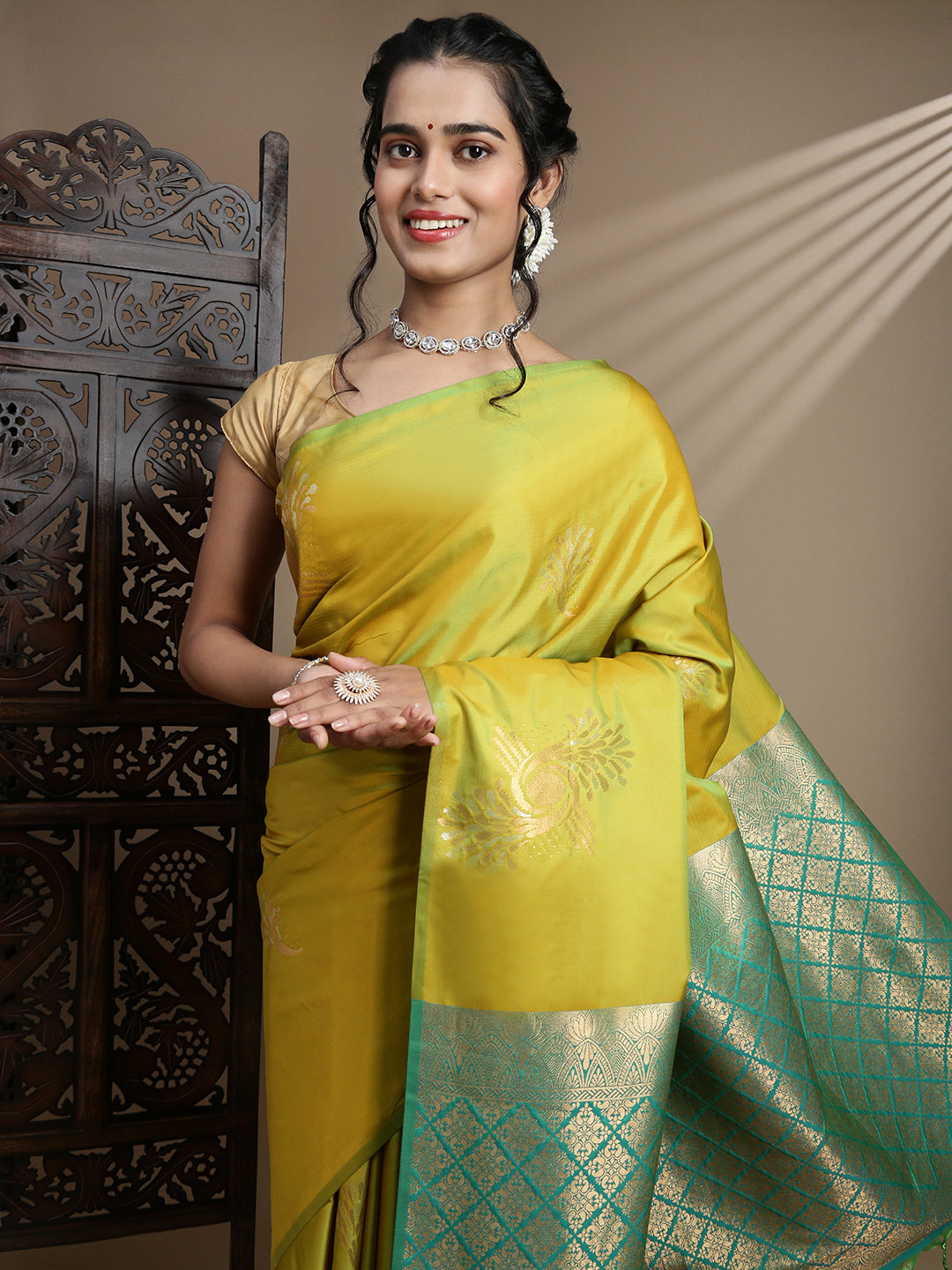 Women Yellowish Green Semi Soft Silk Saree SS383