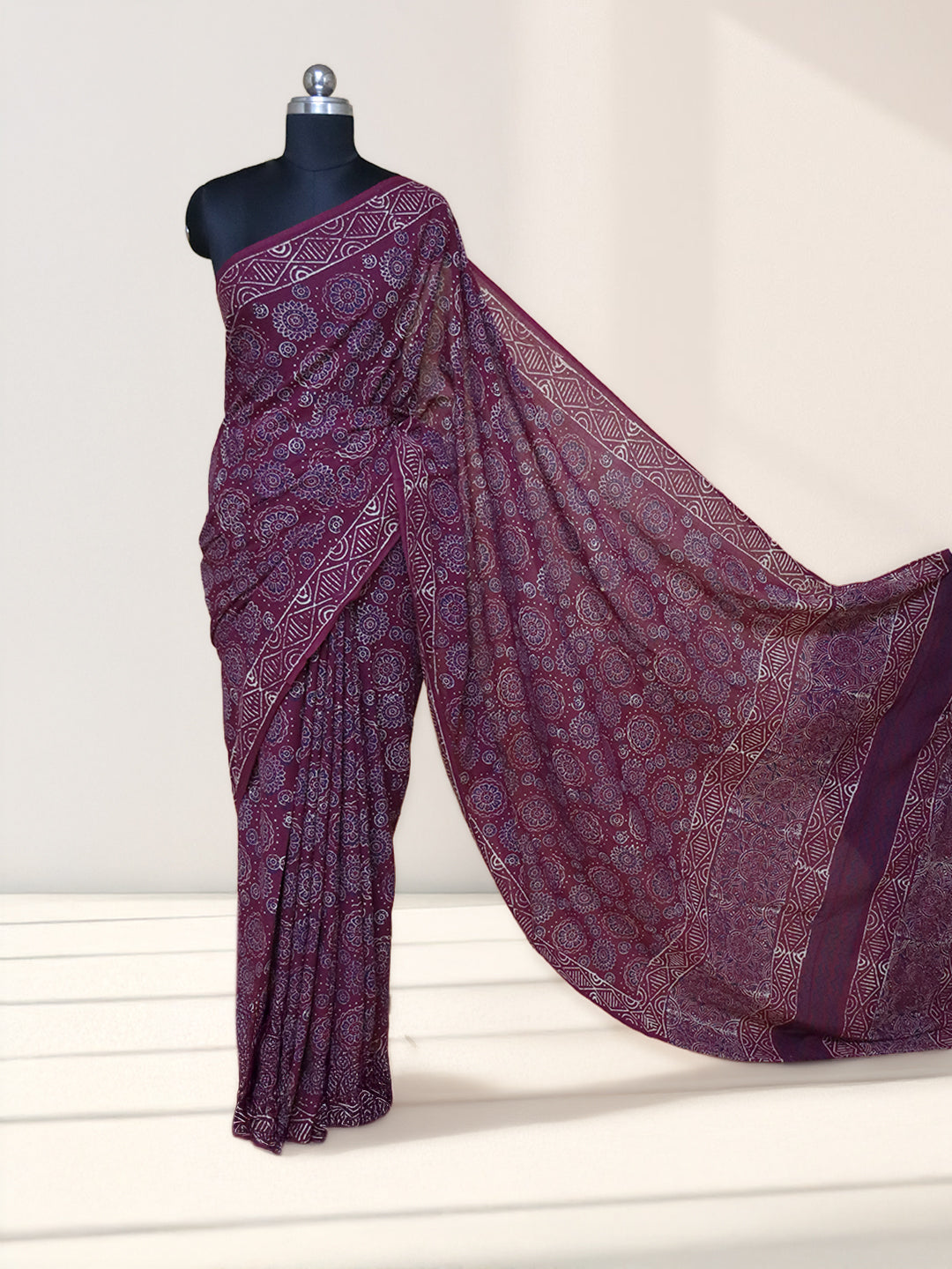 Women Burgendy Soft Cotton Printed Saree SCS170