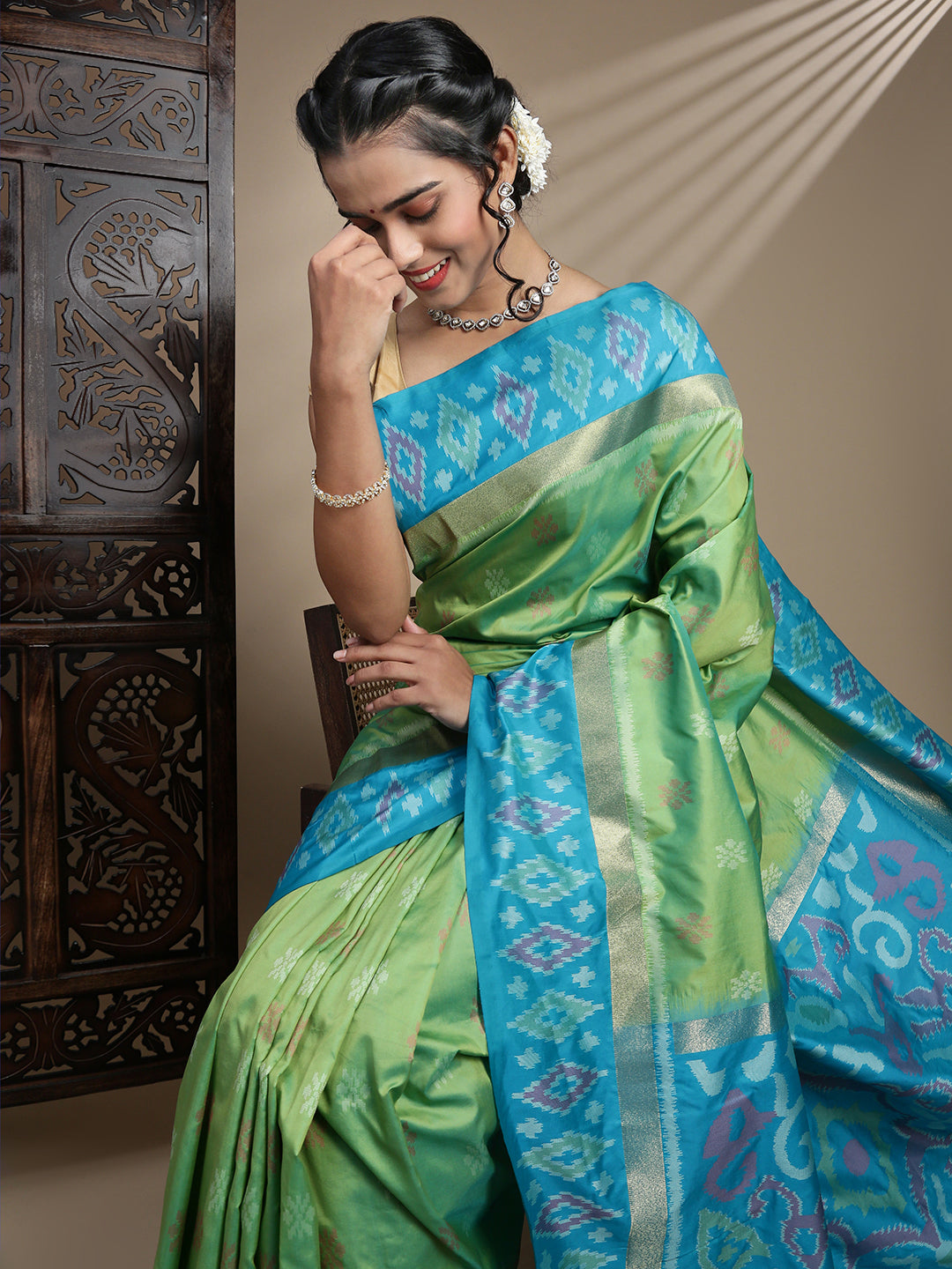 Women Green Soft Silk Saree SS393