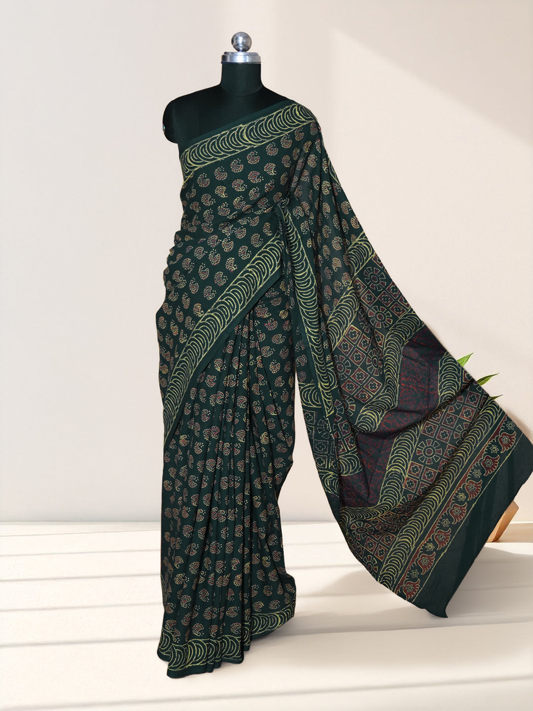 Women Dark Green Soft Cotton Printed Saree SCS171