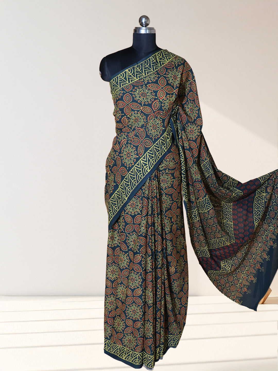 Women Dark Green Soft Cotton Printed Saree SCS169