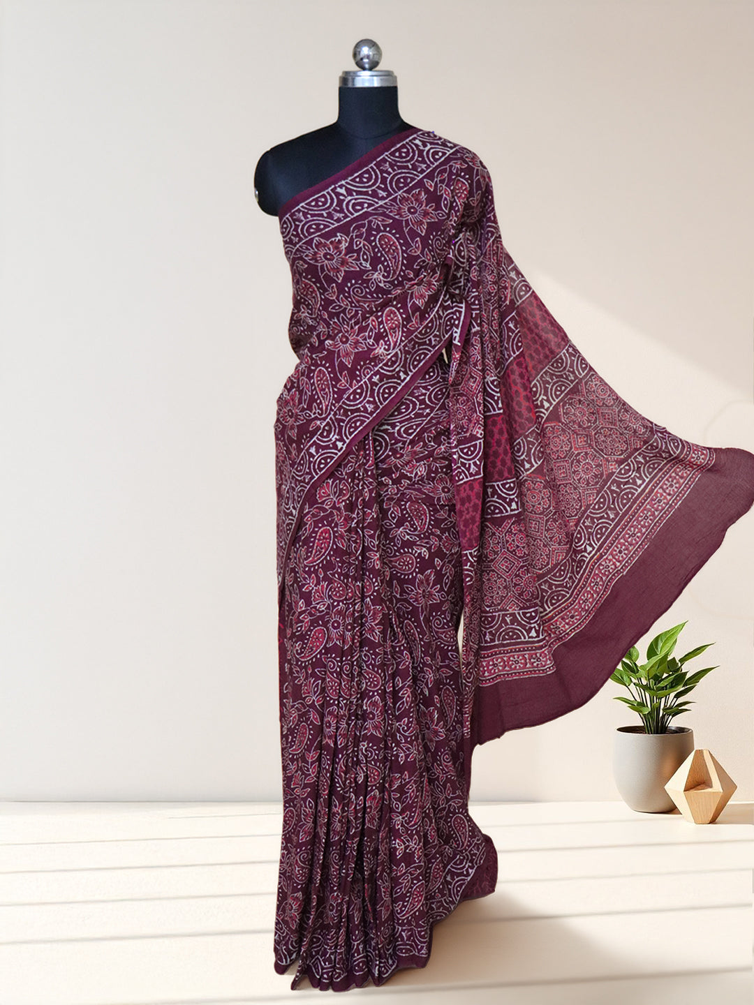 Women Burgendy Soft Cotton Printed Saree SCS168