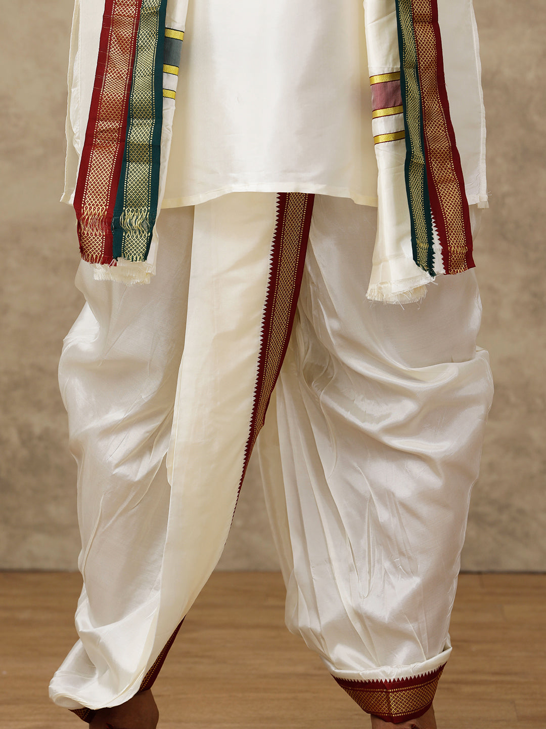 Silk Cream with Mayilkhan Border Pachakacham & Towel Set (9+5) Prasanthi
