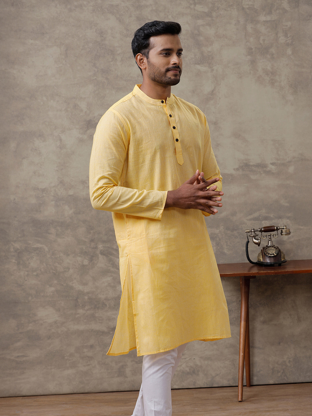Men Cotton Full Length Plain Pocket Kurta Light Pale Yellow Y20