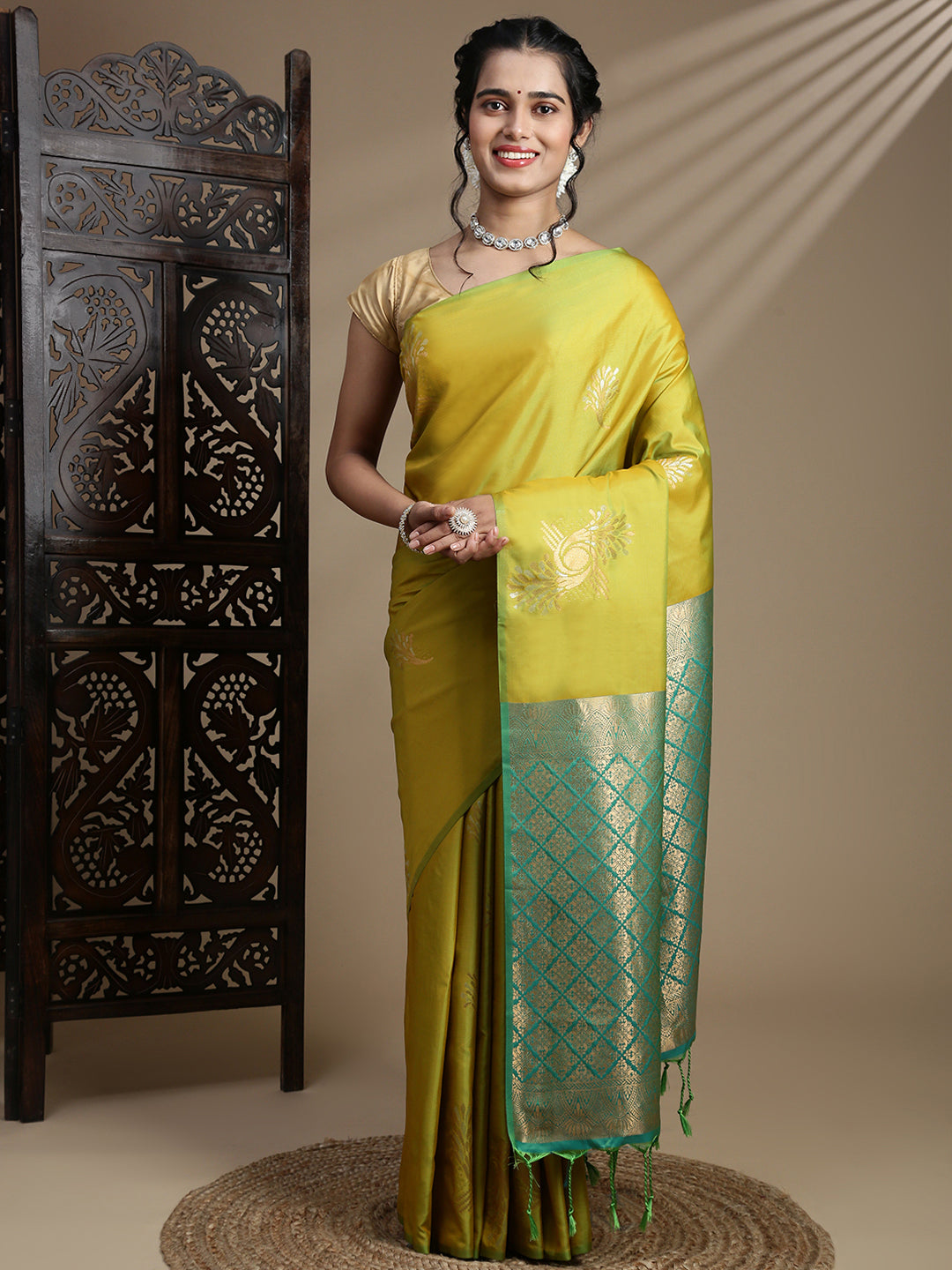 Women Yellowish Green Semi Soft Silk Saree SS383