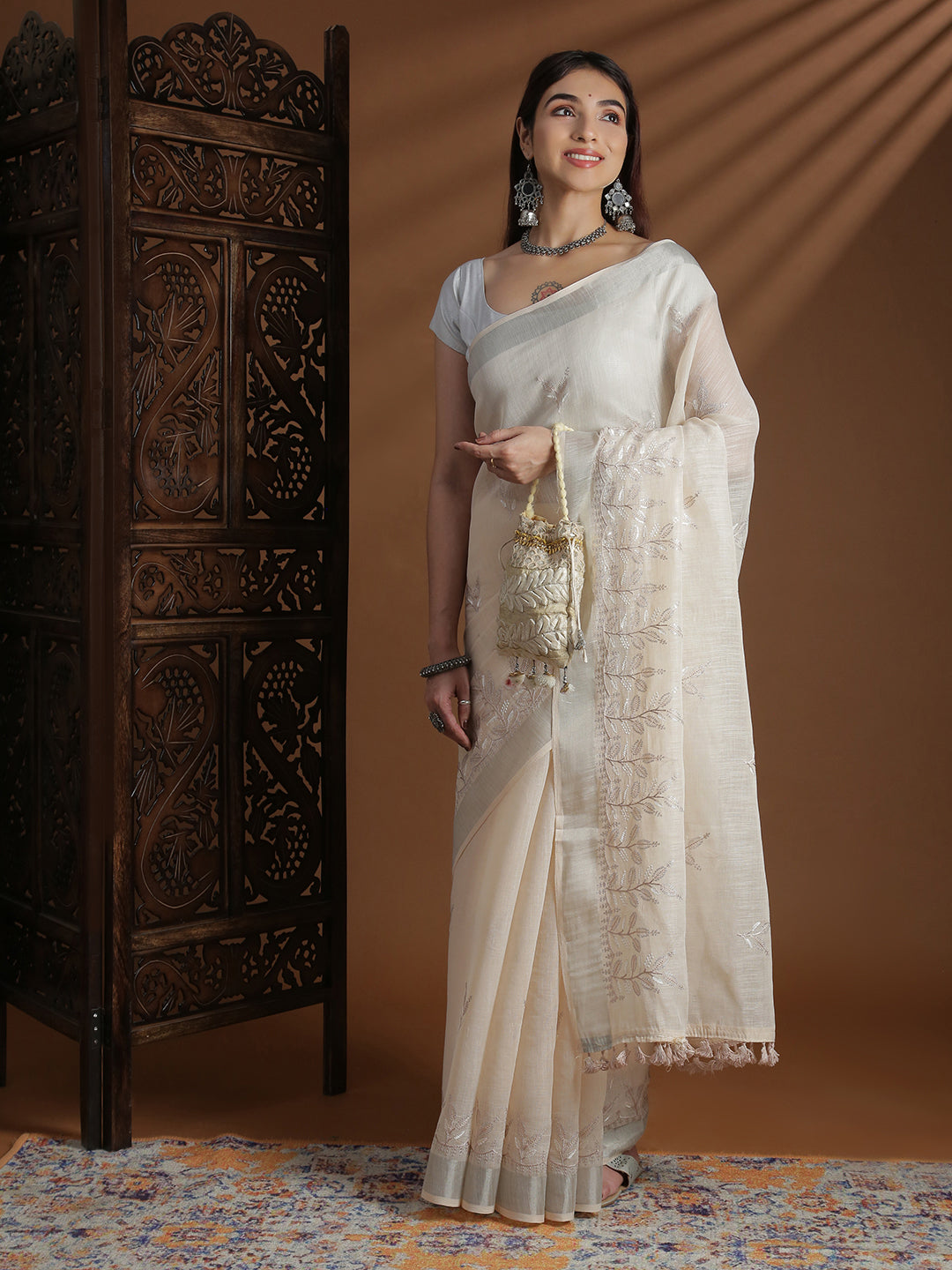 Women Light Beige Semi Linen Embroidered Saree SL244