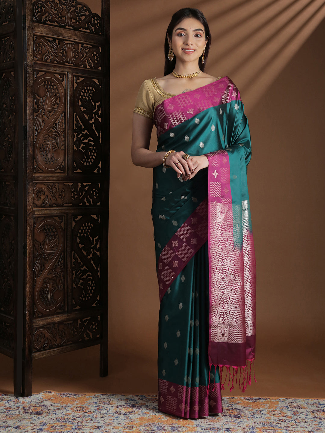 Women Soft Silk Saree Green with Pink SS410