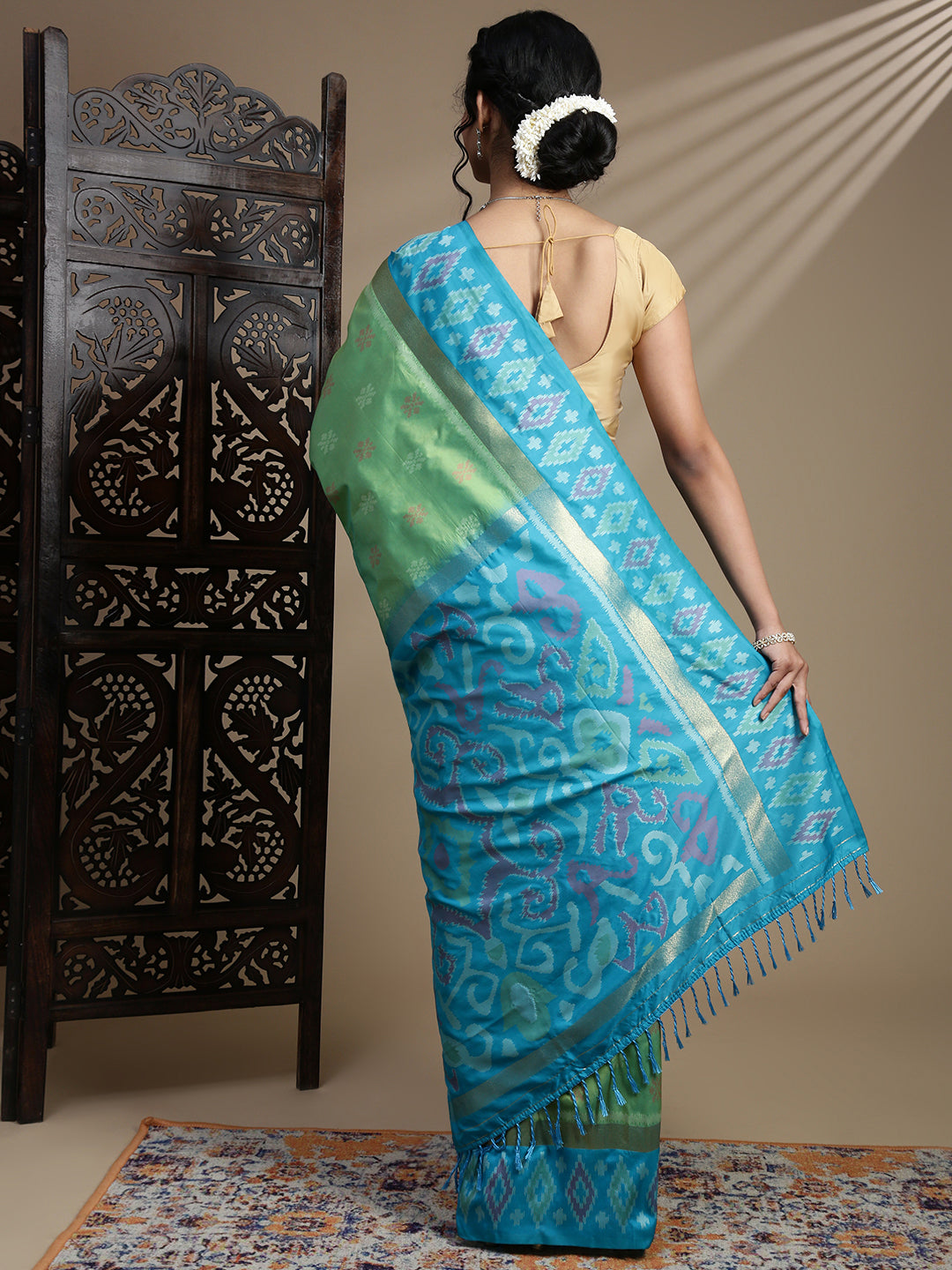 Women Green Soft Silk Saree SS393
