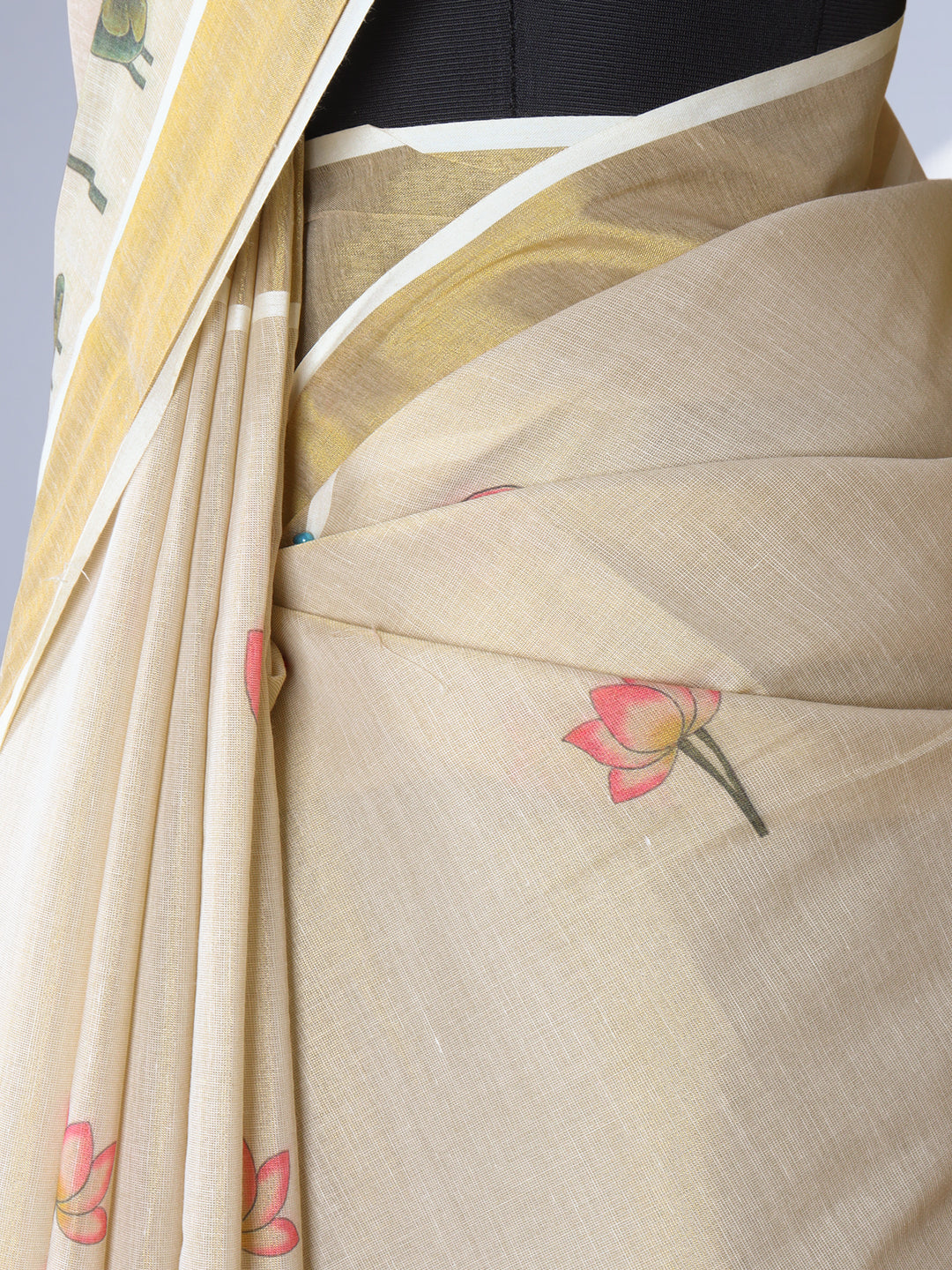 Women Kerala Tissue Gold with Lotus Designed Saree KS209