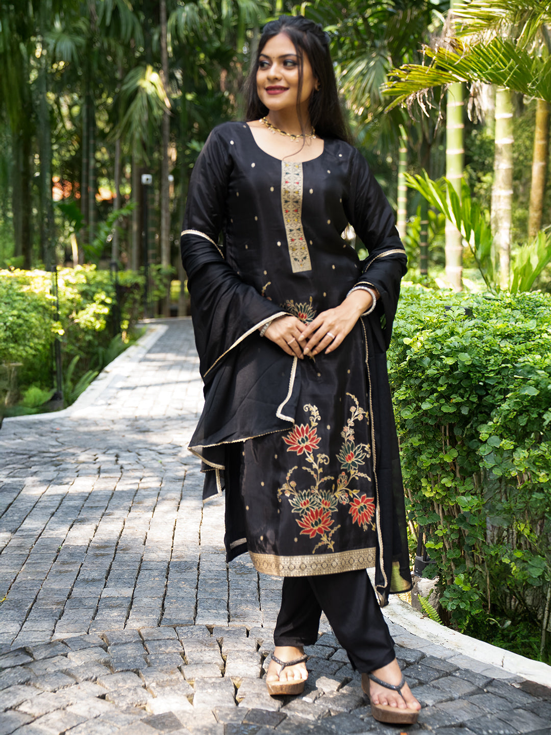 Women Black MM Silk Embroidery Kurti Set EKS104