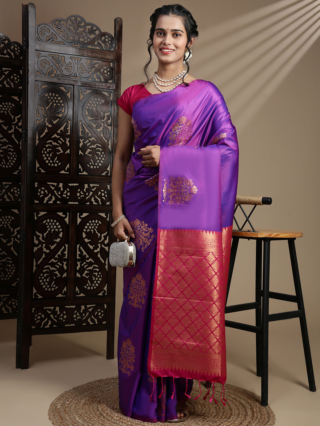 Women Majenta Semi Soft Silk Saree SS384