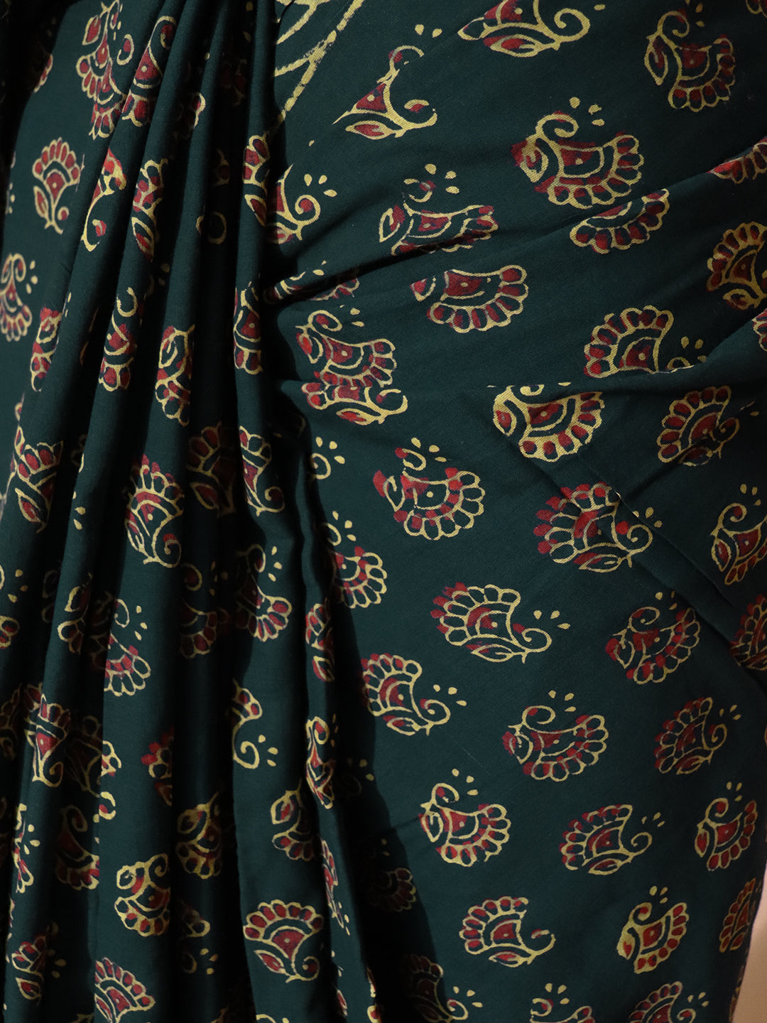 Women Dark Green Soft Cotton Printed Saree SCS171