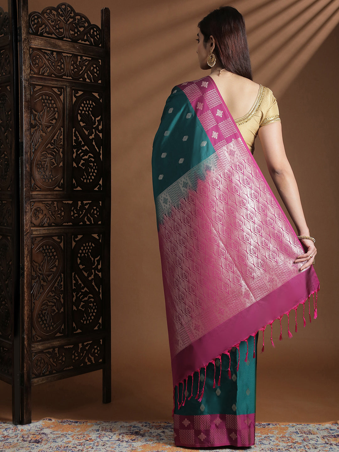 Women Soft Silk Saree Green with Pink SS410