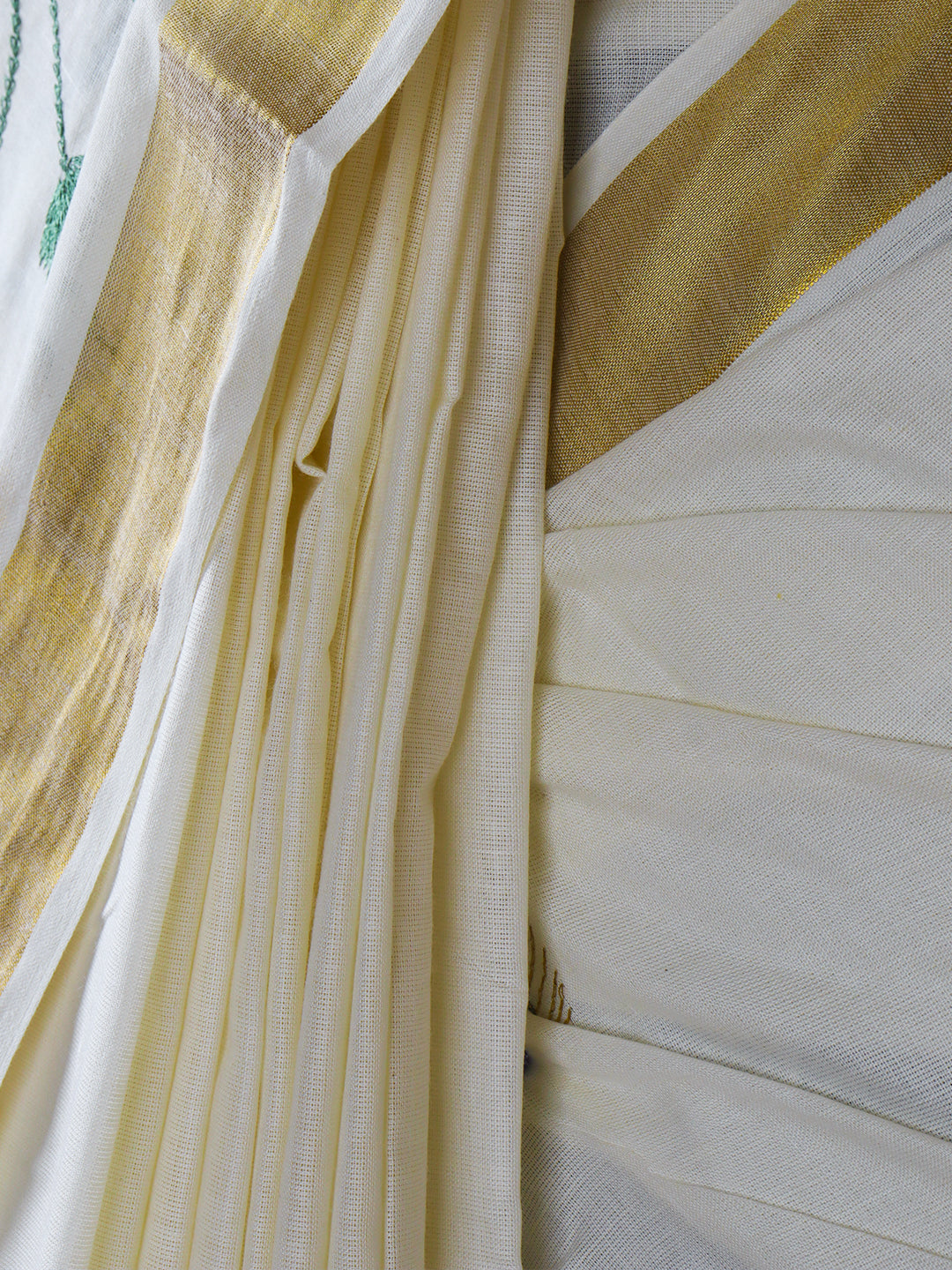 Women Traditional Kerala Cream Saree with Embroidery Design KS204