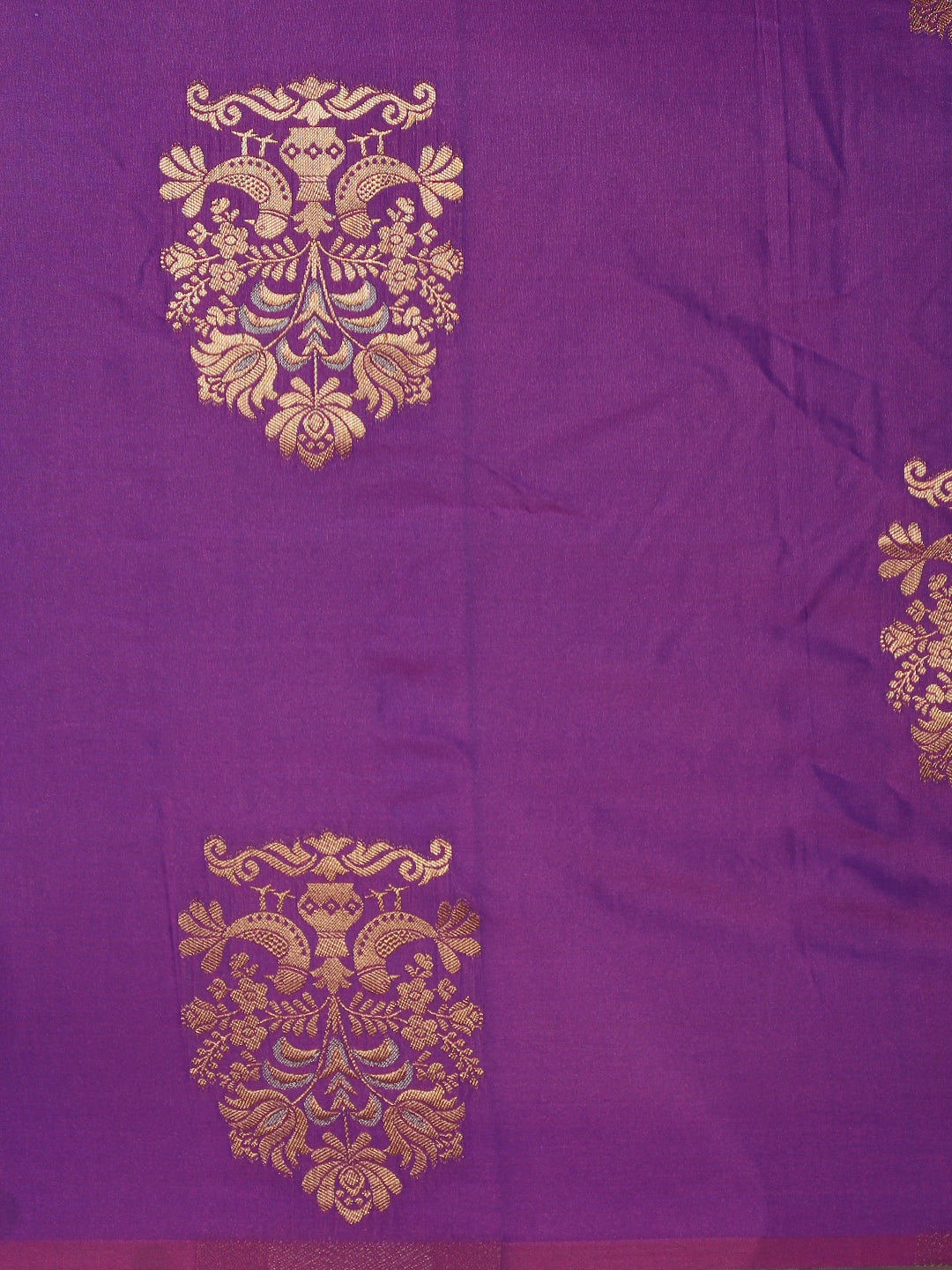 Women Majenta Semi Soft Silk Saree SS384