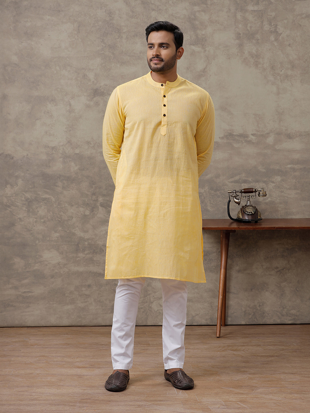Men Cotton Full Length Plain Pocket Kurta Light Pale Yellow Y20
