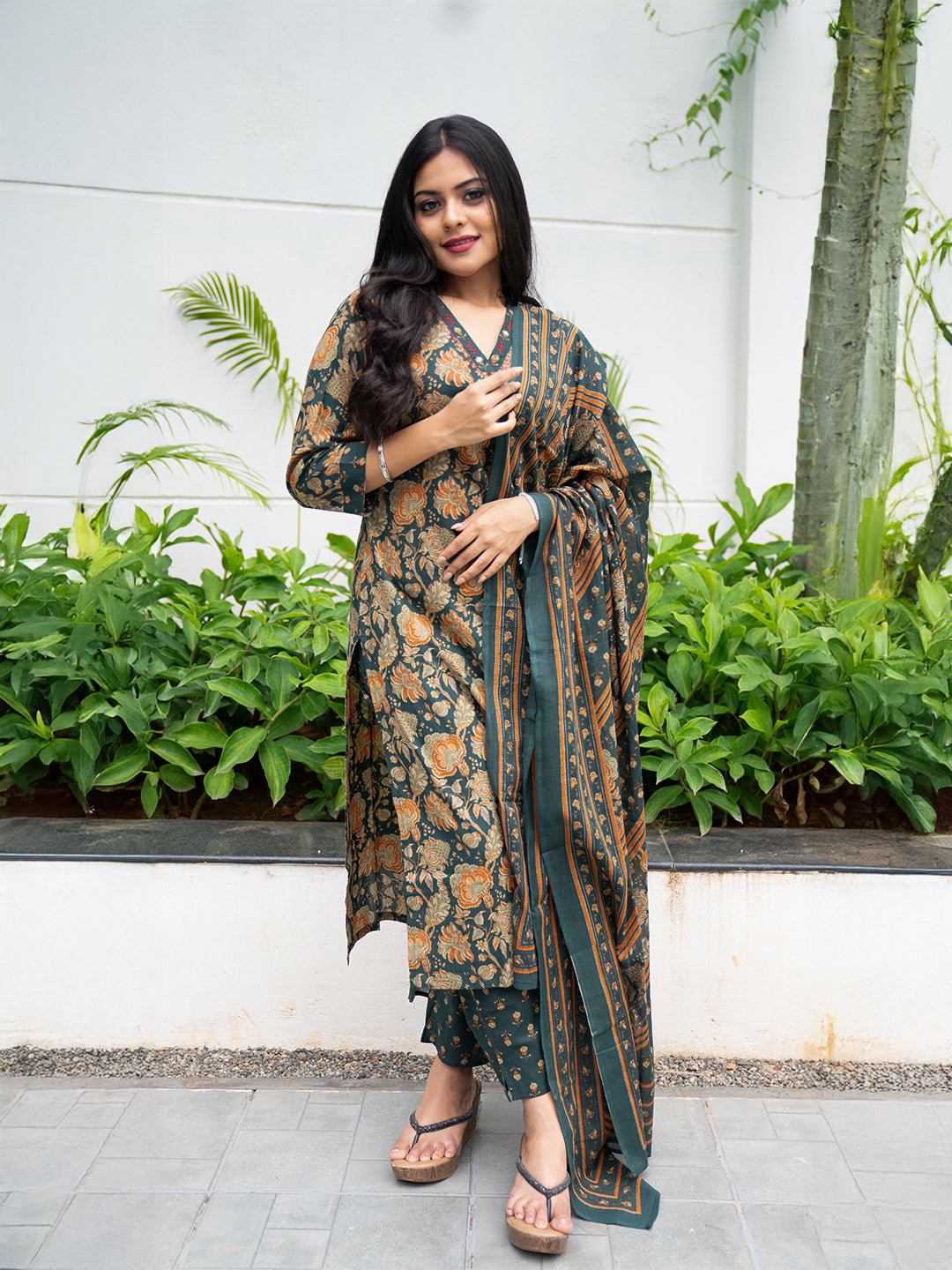 Women Pure Cotton Printed Dark Green Kurti Set EKS115