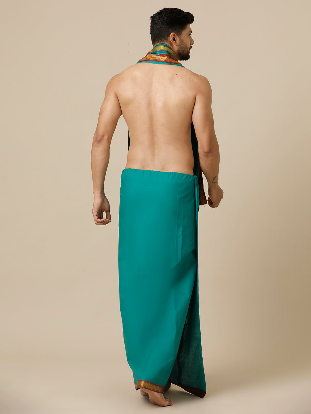 Men 100% Cotton Single Layer Green Dhoti with Mayilkhan Border Brindhavan