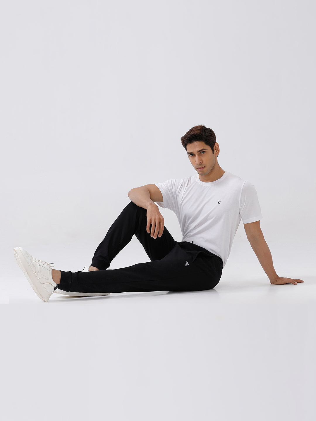 Men Combed Cotton Rich Jogger with Side Pockets Black EJ3