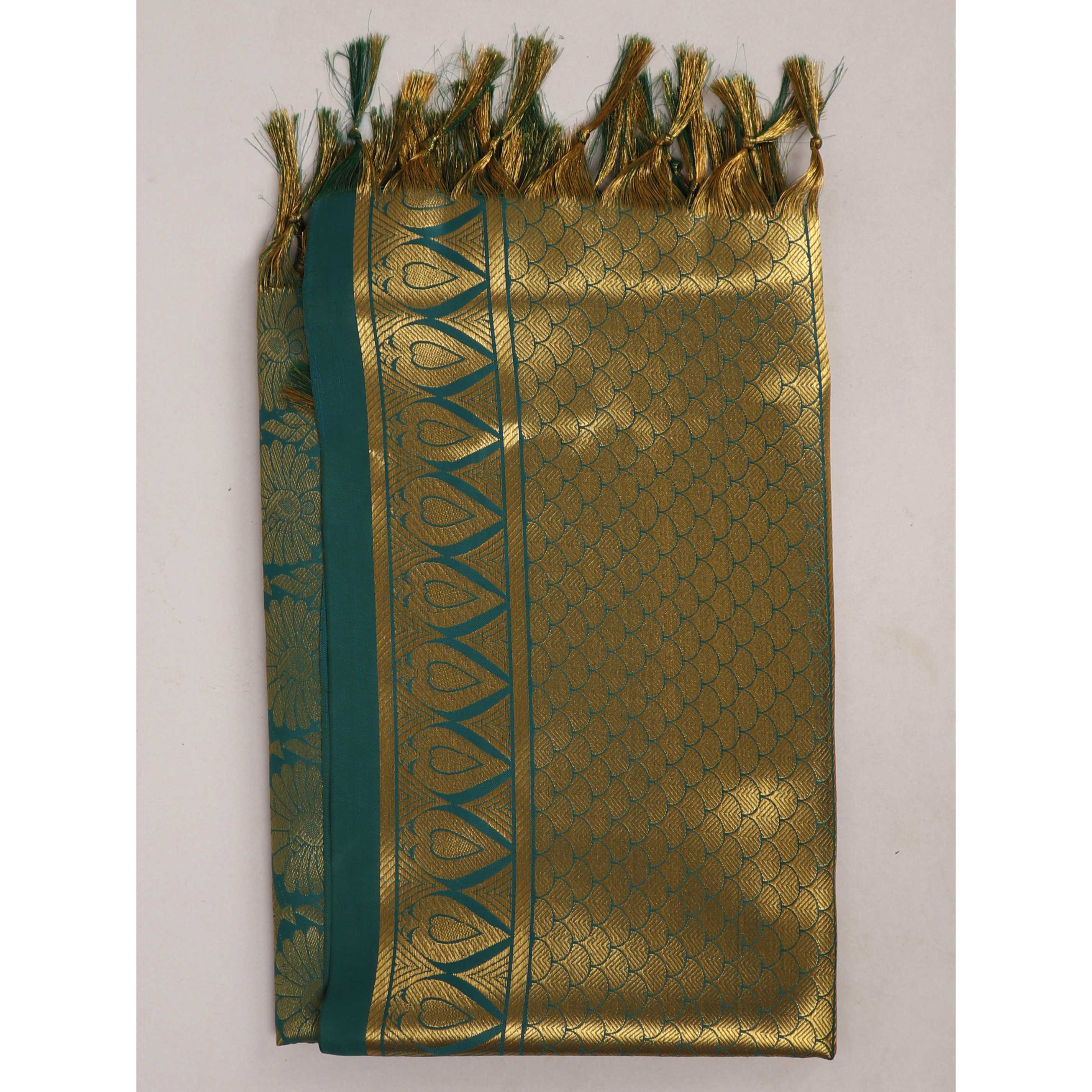 Jari Shawl/Ponnadai 001-Close view