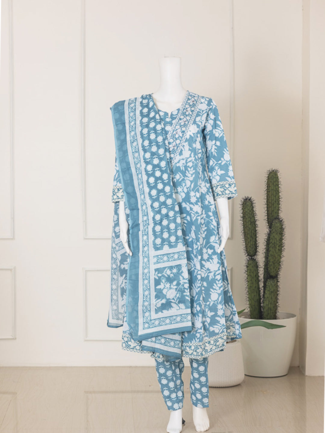 Women Blue Cotton Kurti Set EKS63