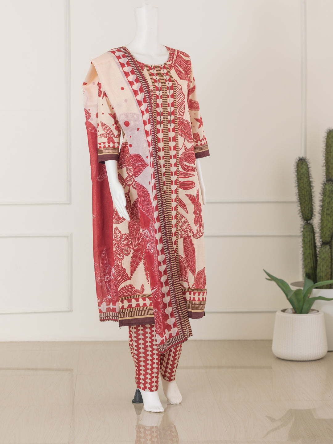 Women Sandal with Red Cotton Printed Kurti Set EKS51