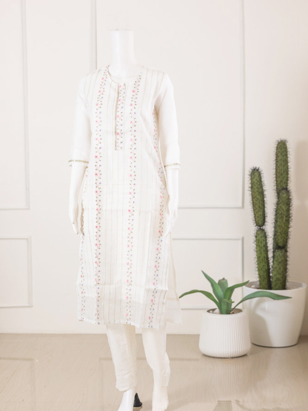 Women Cotton White Embroidered Kurti Set EKS64