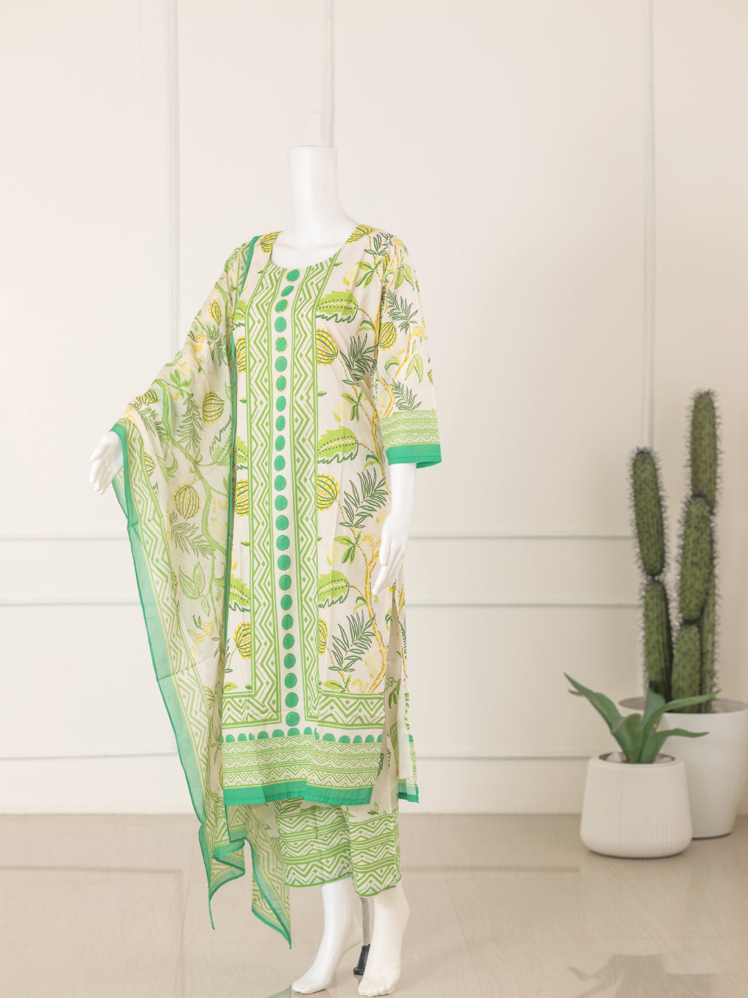 Women Green Cotton Printed Kurti Set EKS54