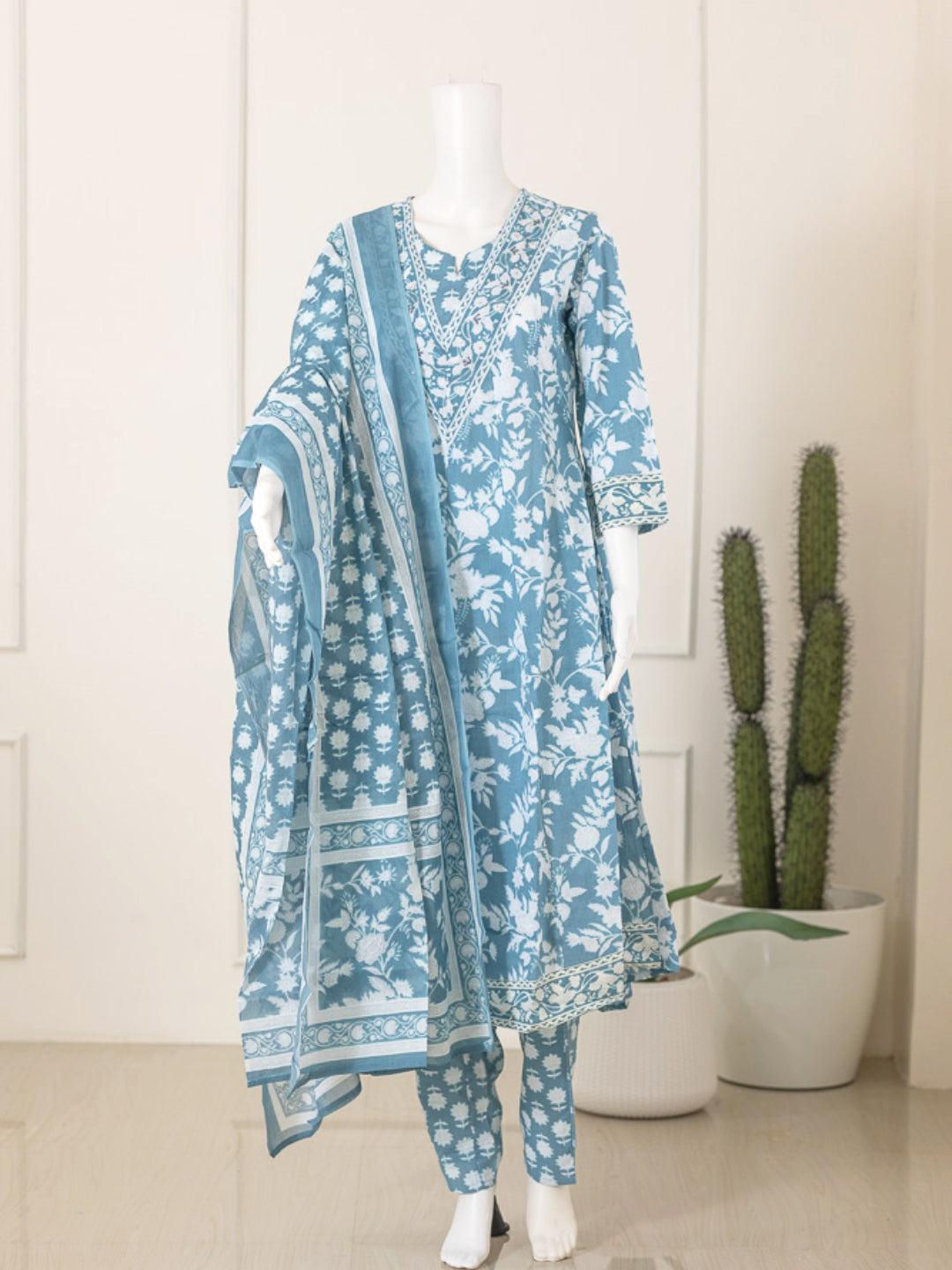 Women Blue Cotton Kurti Set EKS63