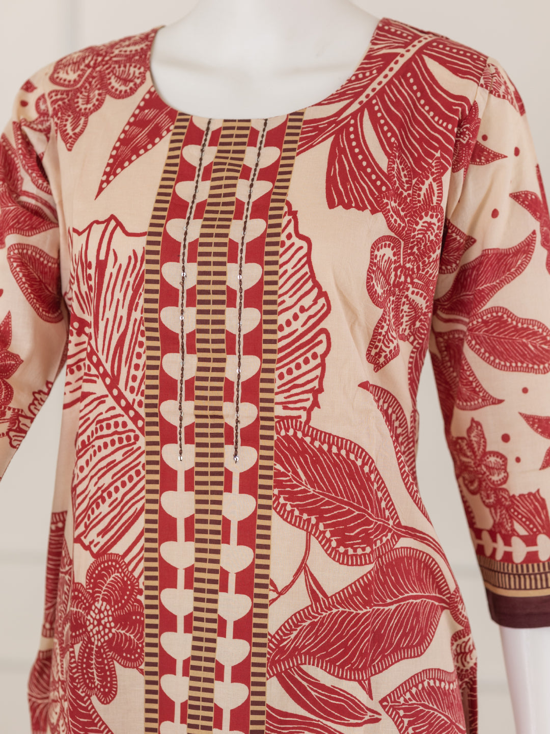 Women Sandal with Red Cotton Printed Kurti Set EKS51