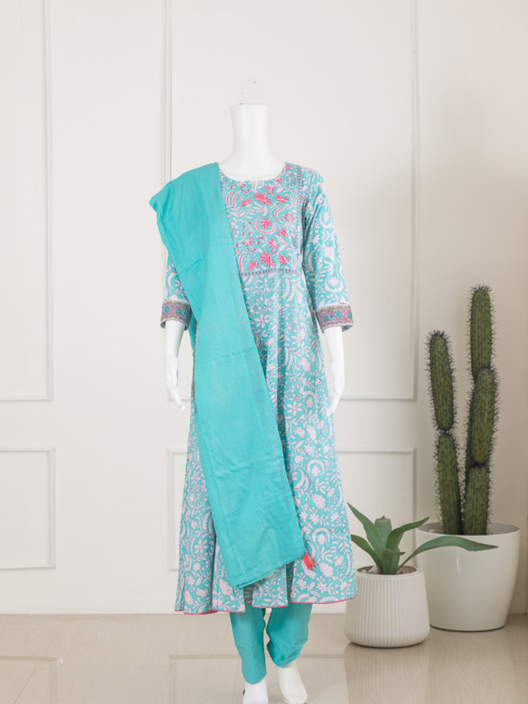 Women Blue Cotton Kurti Set EKS56