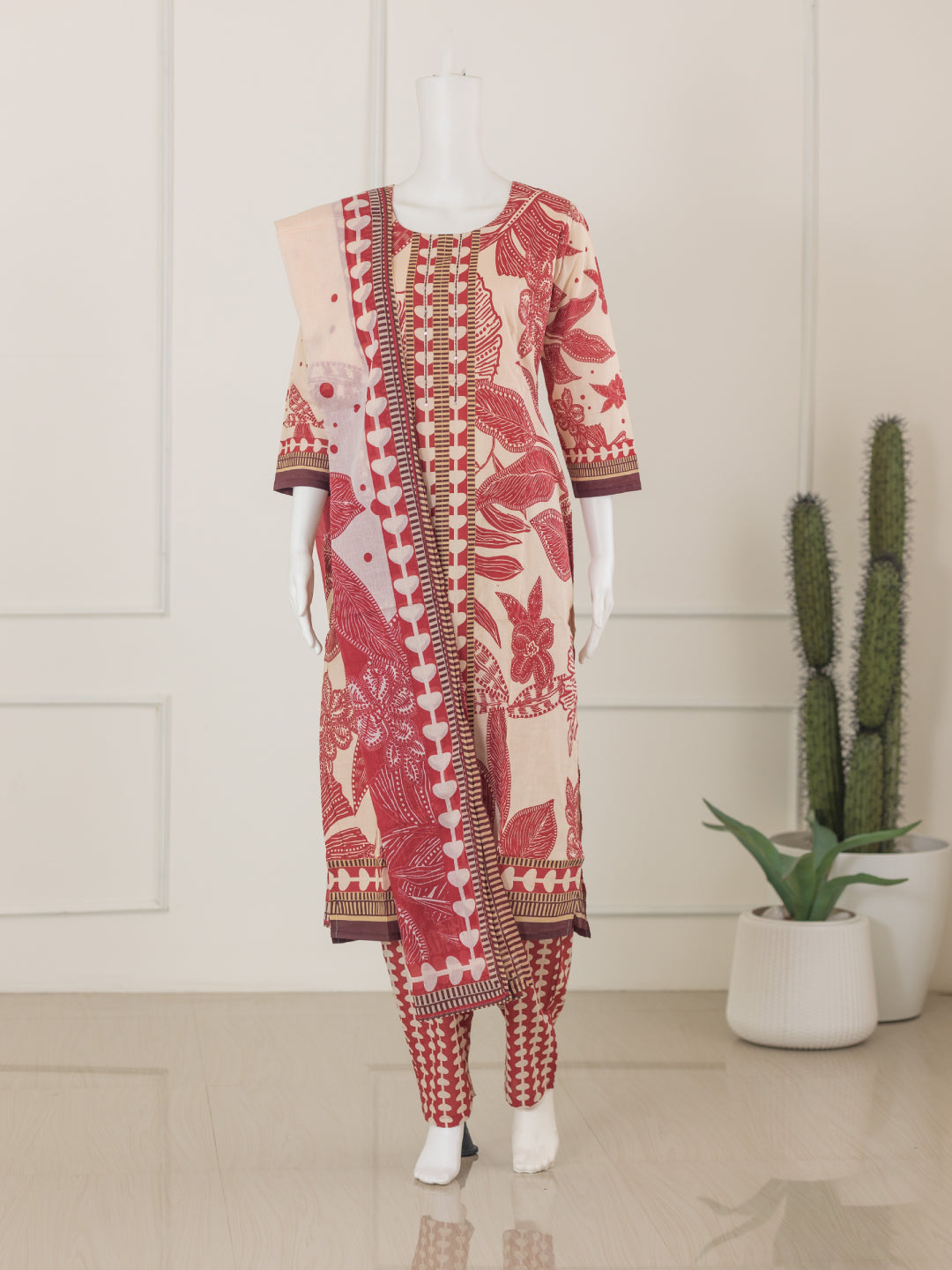Women Sandal with Red Cotton Printed Kurti Set EKS51