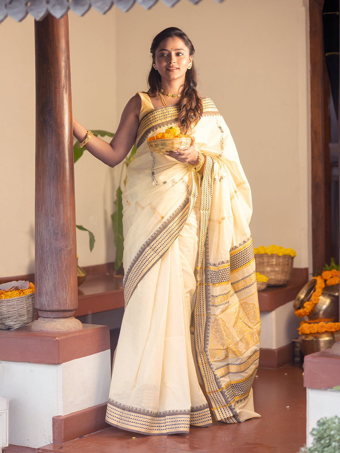 Women Kerala Cotton Stripes Cream Saree KS189