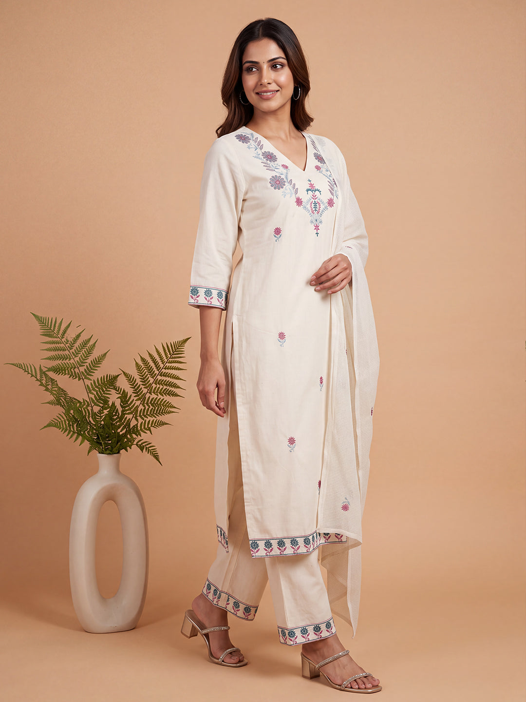 Women Embroidered White Kurti Set EKS147