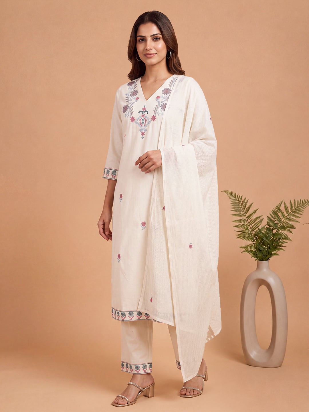 Women Embroidered White Kurti Set EKS147
