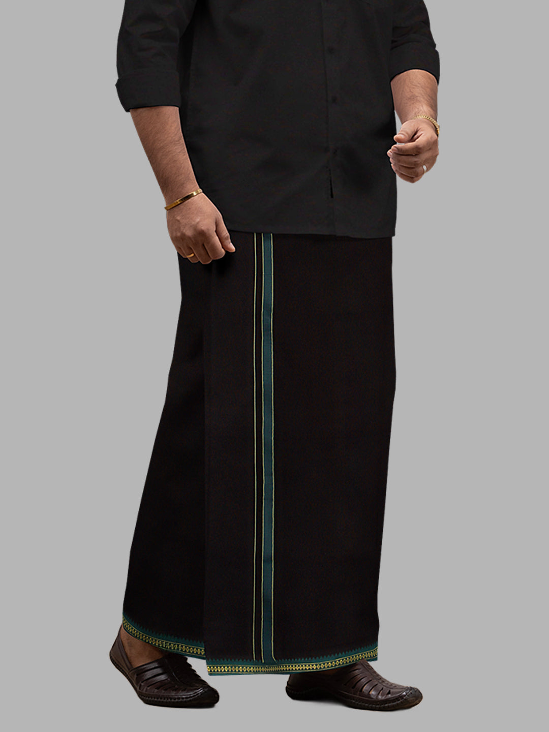 Men Cotton Blend Single Layer Black Dhoti with Mayilkhan Border Slokam (4 Way Dhoti )