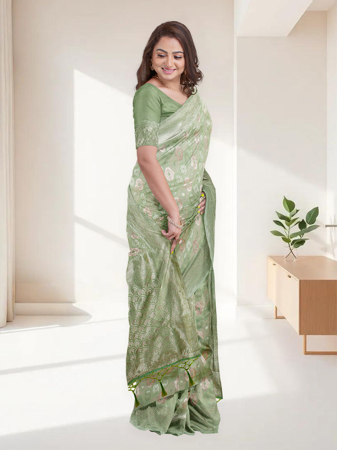 Women Green Cotton Weaving Saree PCS190