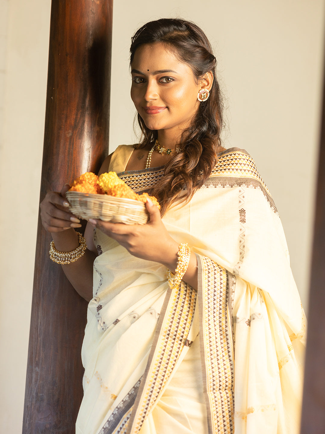 Women Kerala Cotton Stripes Cream Saree KS189